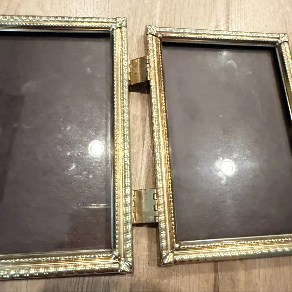 Vintage MCM Tri-fold‎ Picture Photo Frame Gold Tone Ornate Metal Hinged, 5”x7”